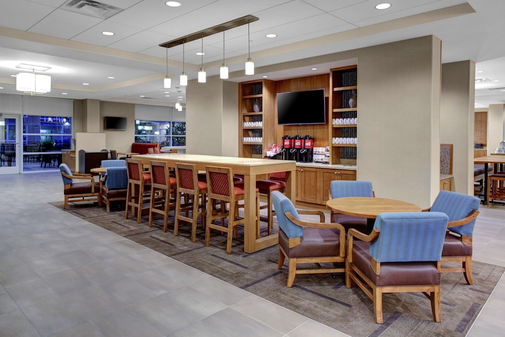 Lobby at Hyatt Place Columbus, COLUMBUS - MS