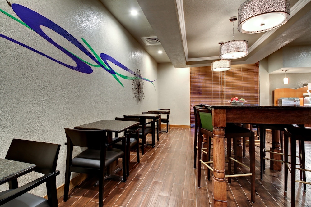 Holiday Inn Express Marshfield (Springfield Area) 29/34
