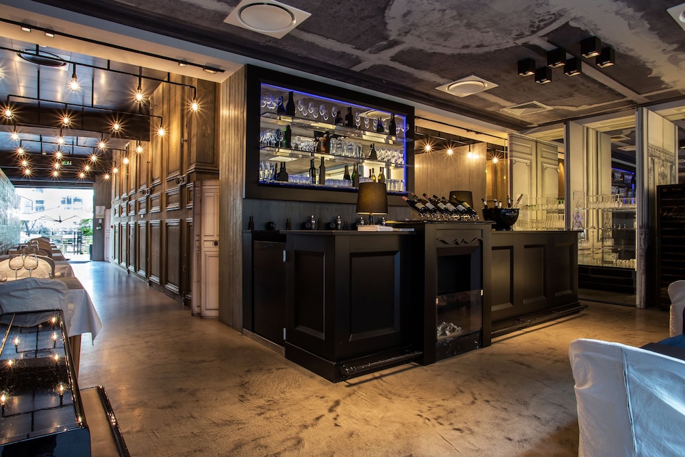 La Maison Champs Elysees