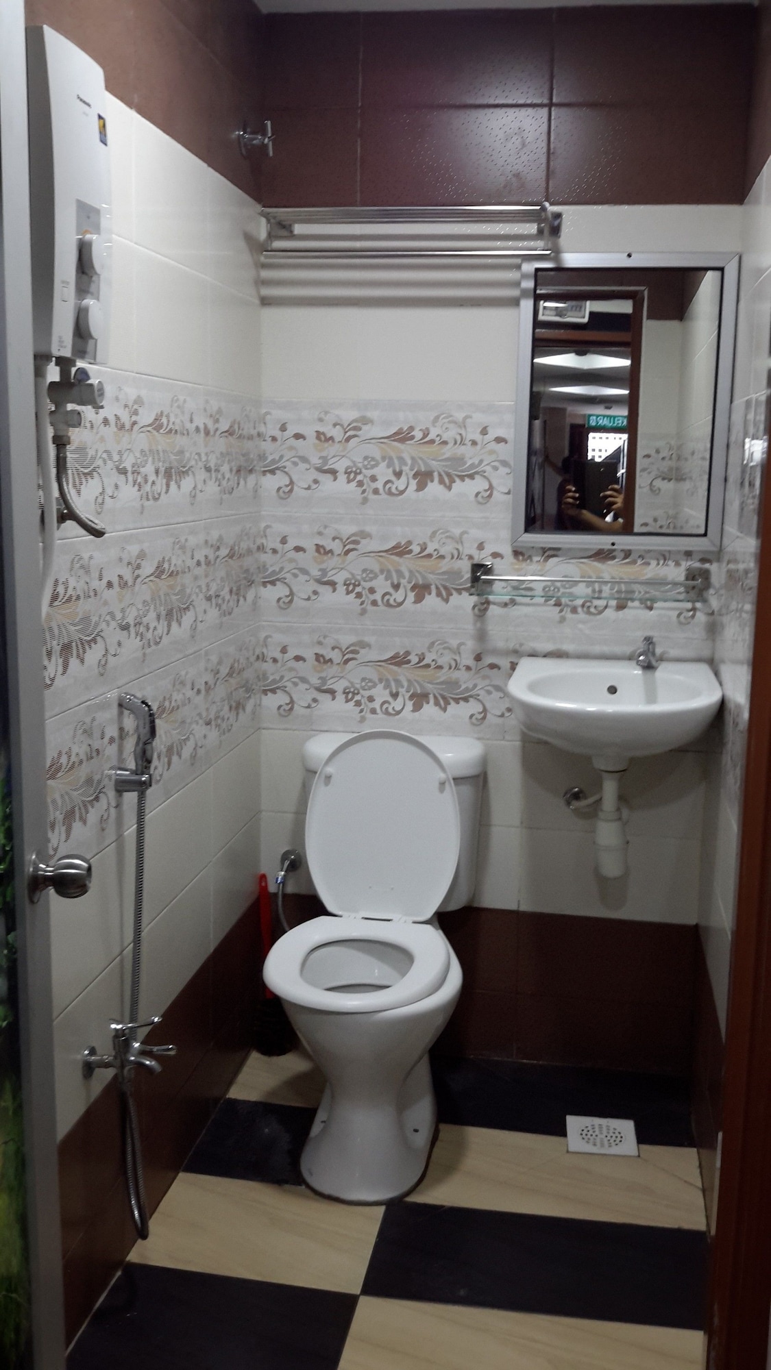 DELUXE, QUADRUPLE