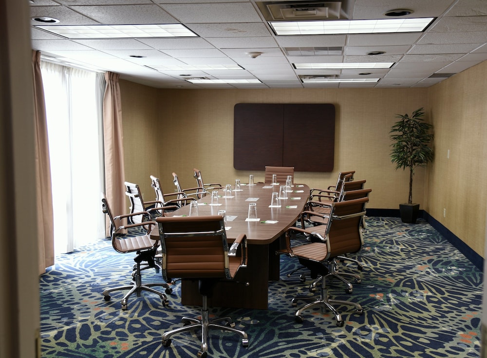 Spark by Hilton Akron Fairlawn 31/46