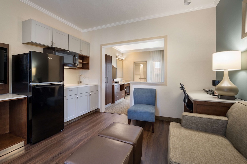 MainStay Suites Orange County John Wayne Airport 43/57