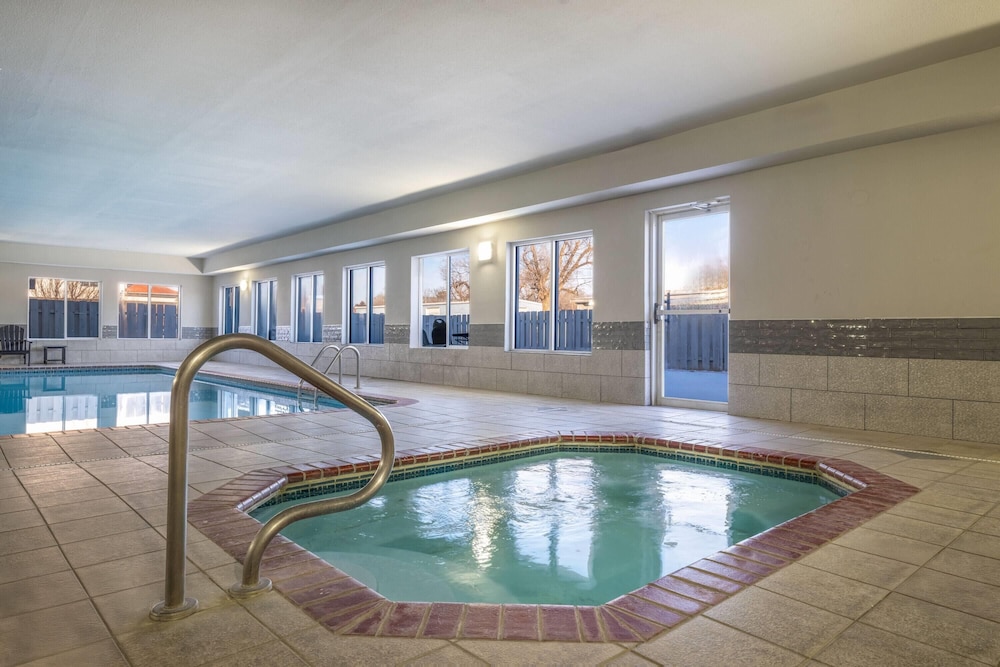 Days Inn by Wyndham Dodge City 33/56