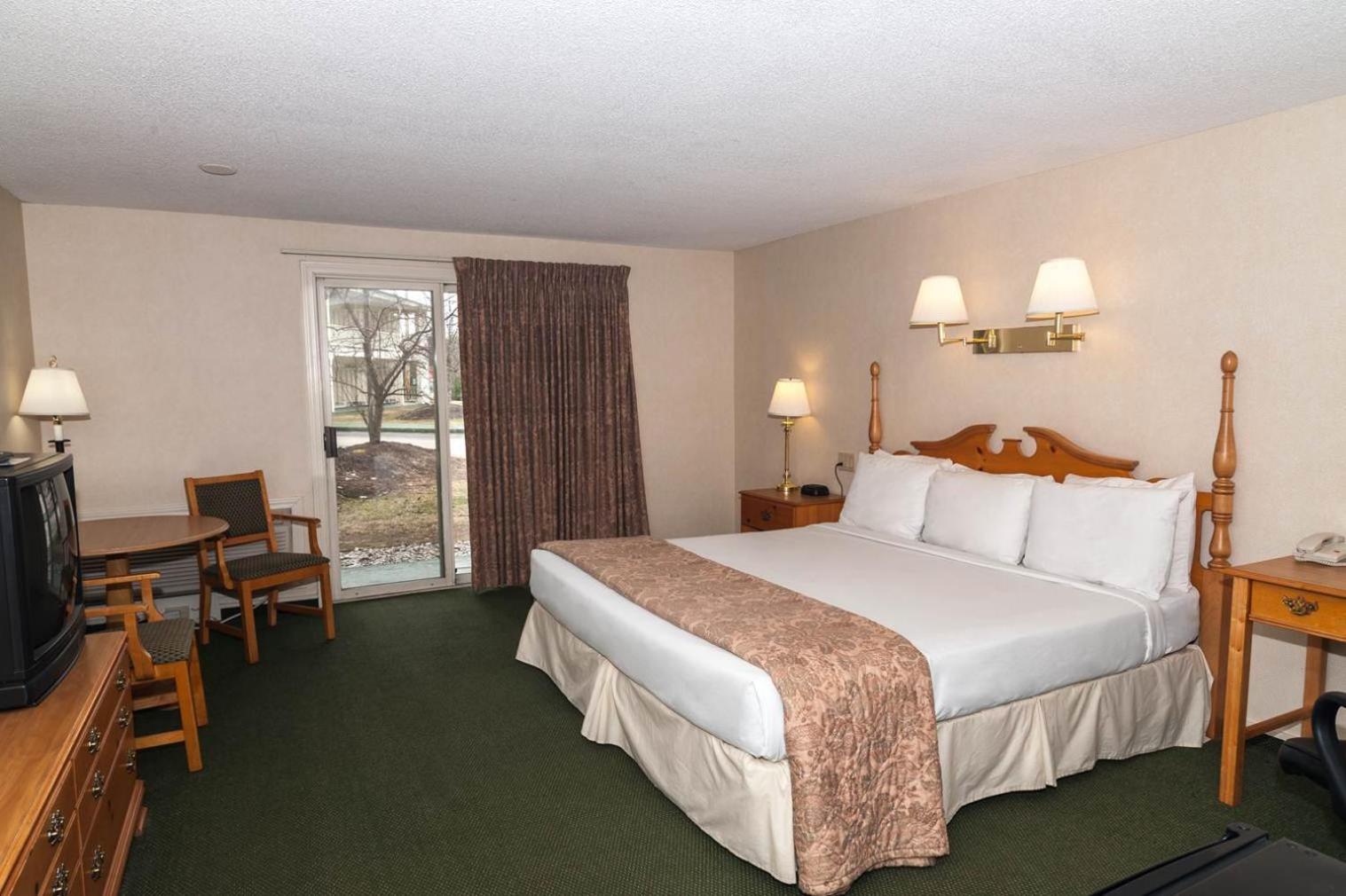 Room, King Bed, Balcony