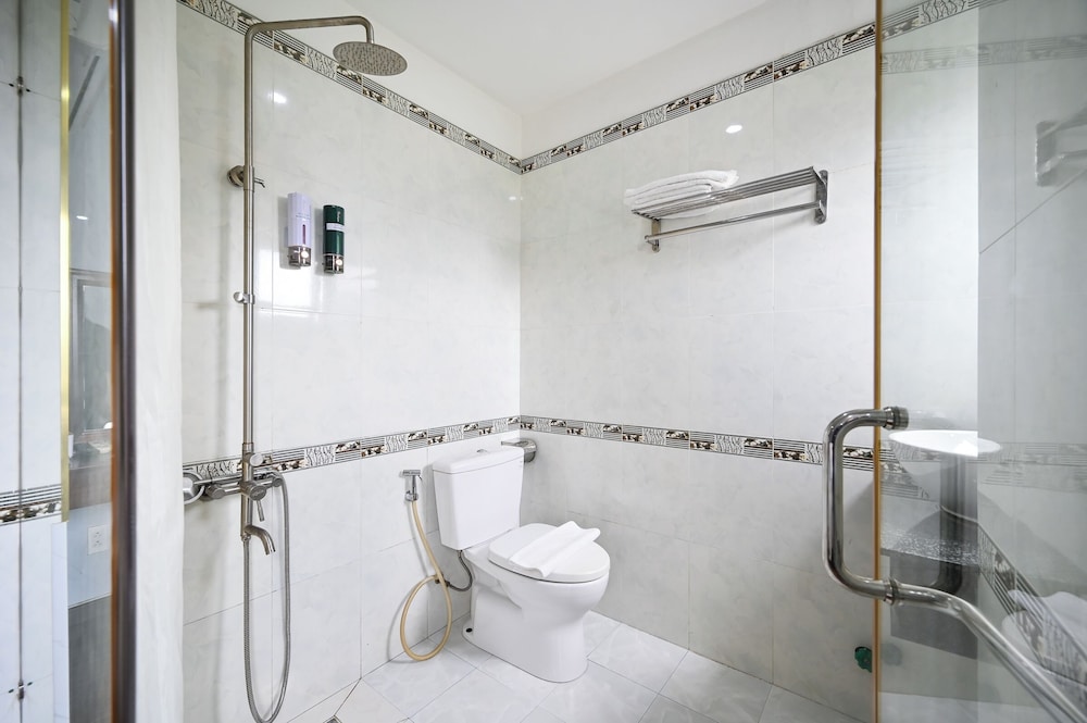 Gia Hoa Airport Hotel 50/50