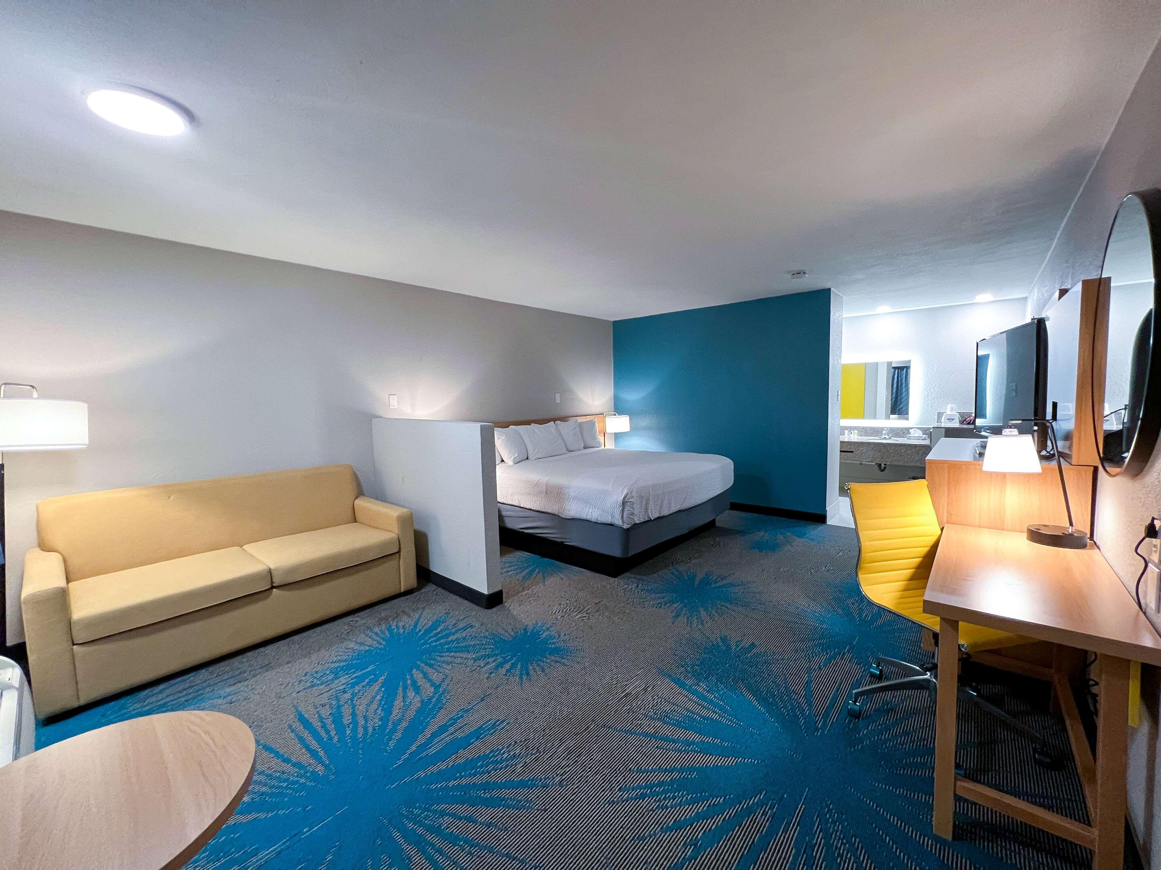 Studio, King Bed