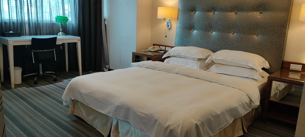 See S Revert Hotel 35/53