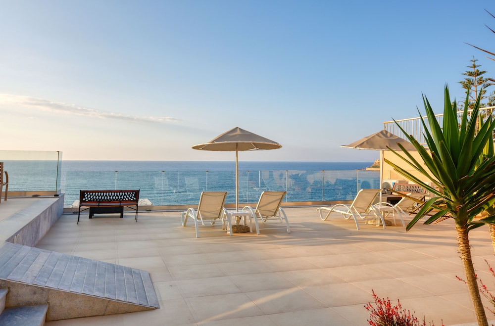 Archipelagos Hotel 36/46