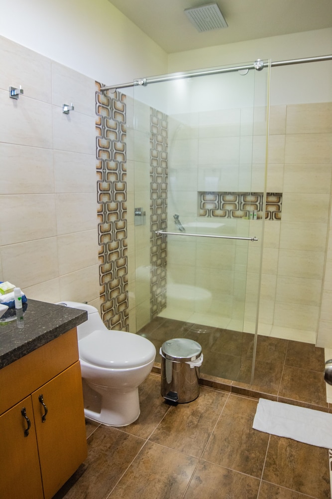 La Herencia Hotel 51/55