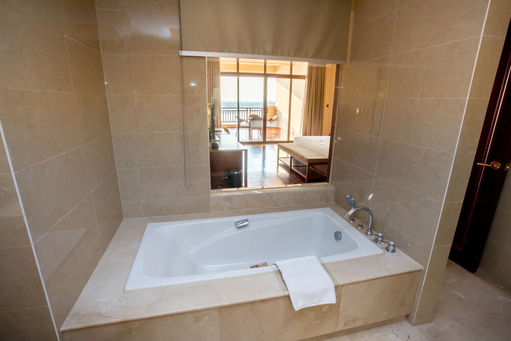 Landmark Mekong Riverside Hotel 38/44