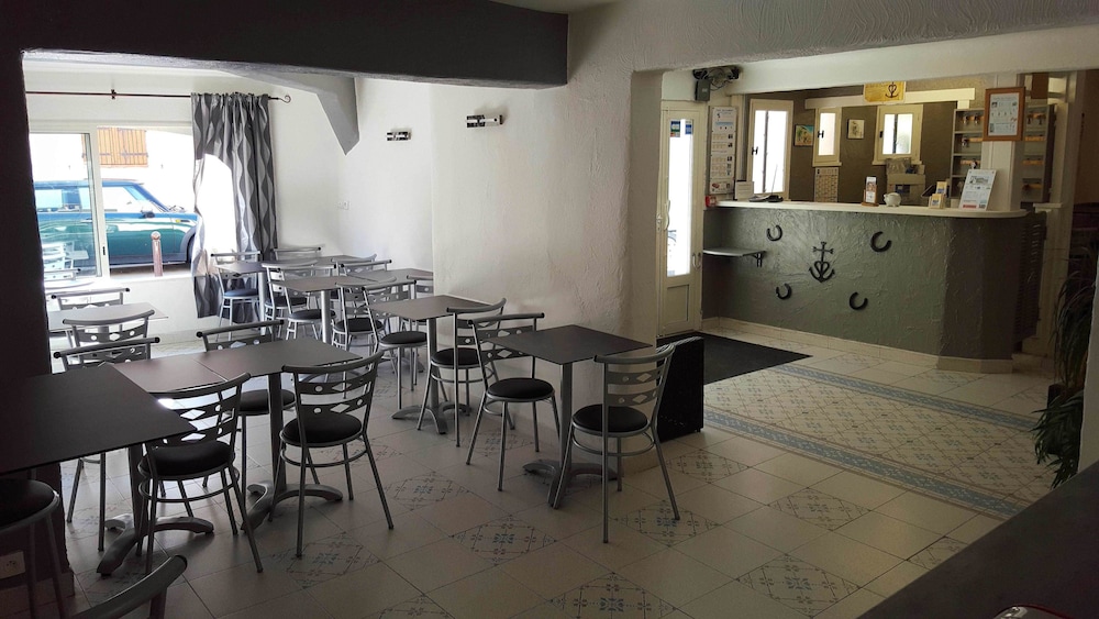 Hotel Les Palmiers En Camargue 40/50