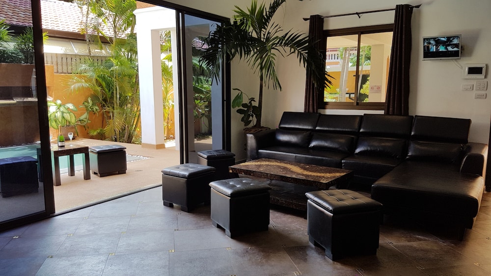 Hide Land Pattaya - Luxurious Tropical Villa 87/97