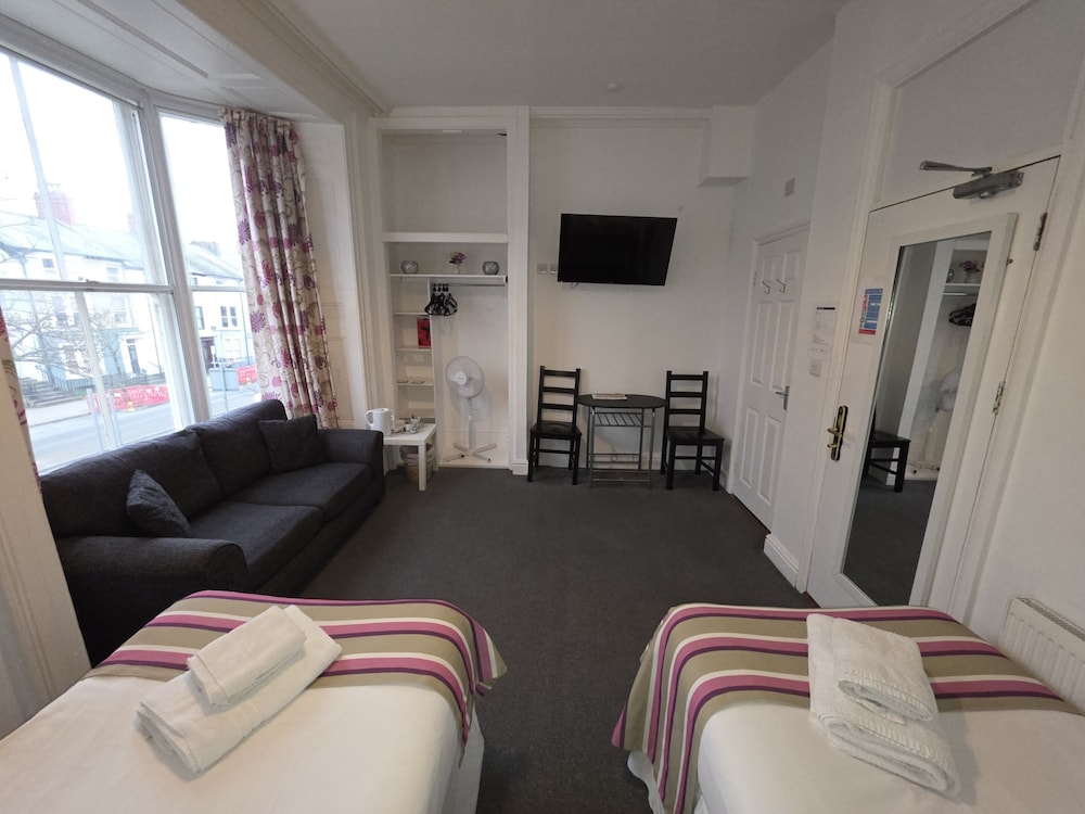 Harry's Hotel 24/48