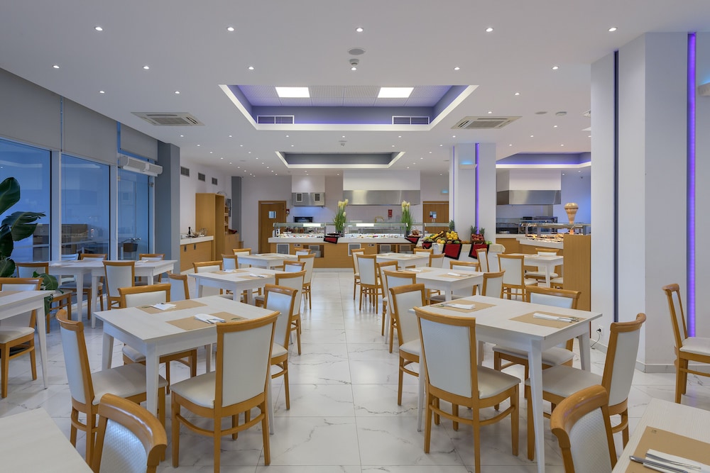 Oceanis Park Hotel 64/88