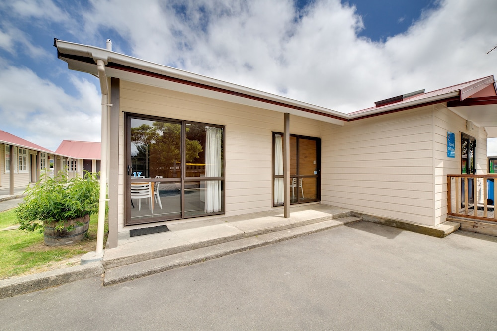 Wellington Top 10 Holiday Park 42/50