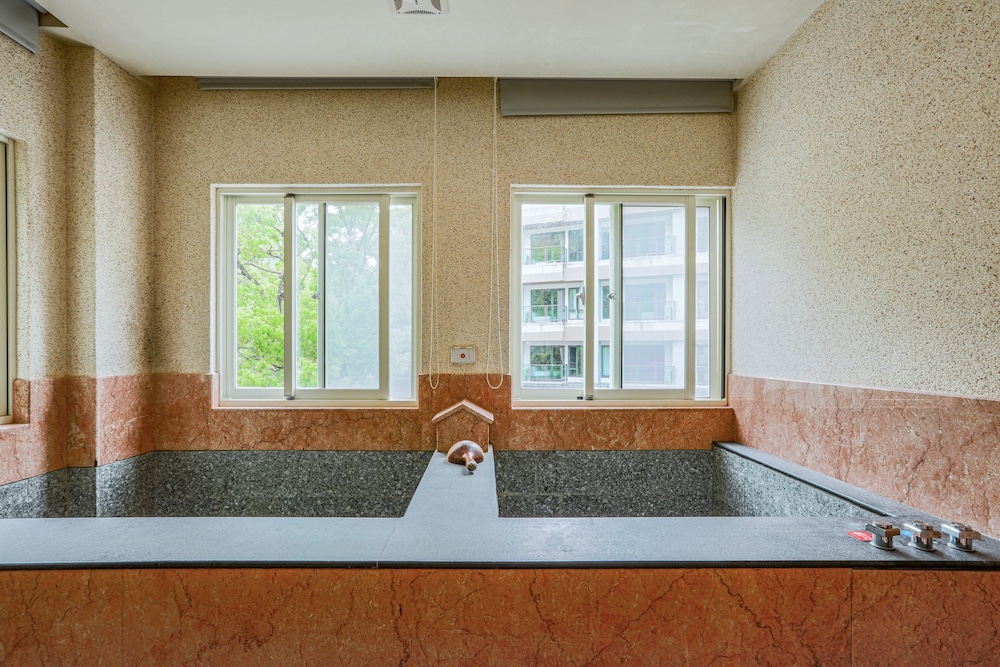 Sunrise Hot Spring Hotel 49/50