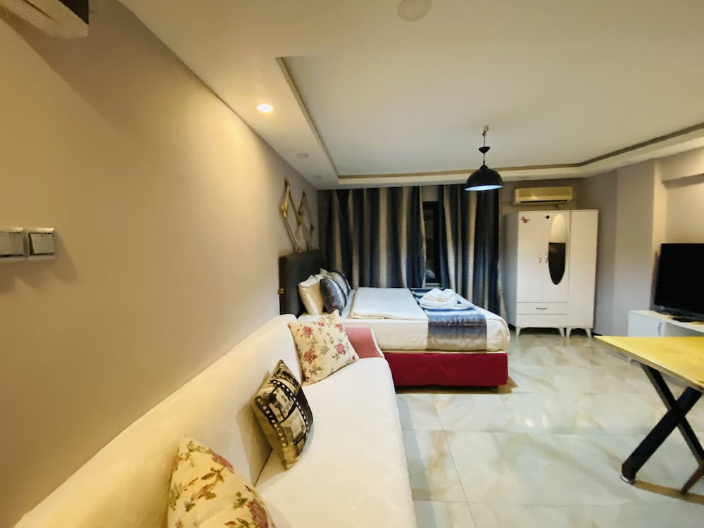 The Little Prince Hotel 5/48