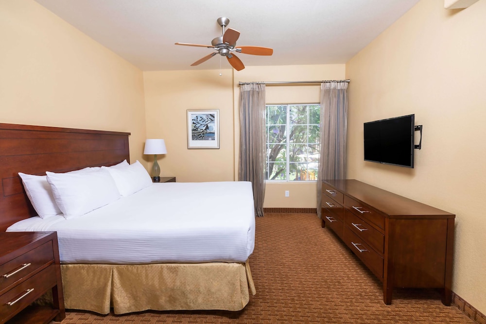 1 BEDROOM, SUITE, KING BED, ACCESSIBLE