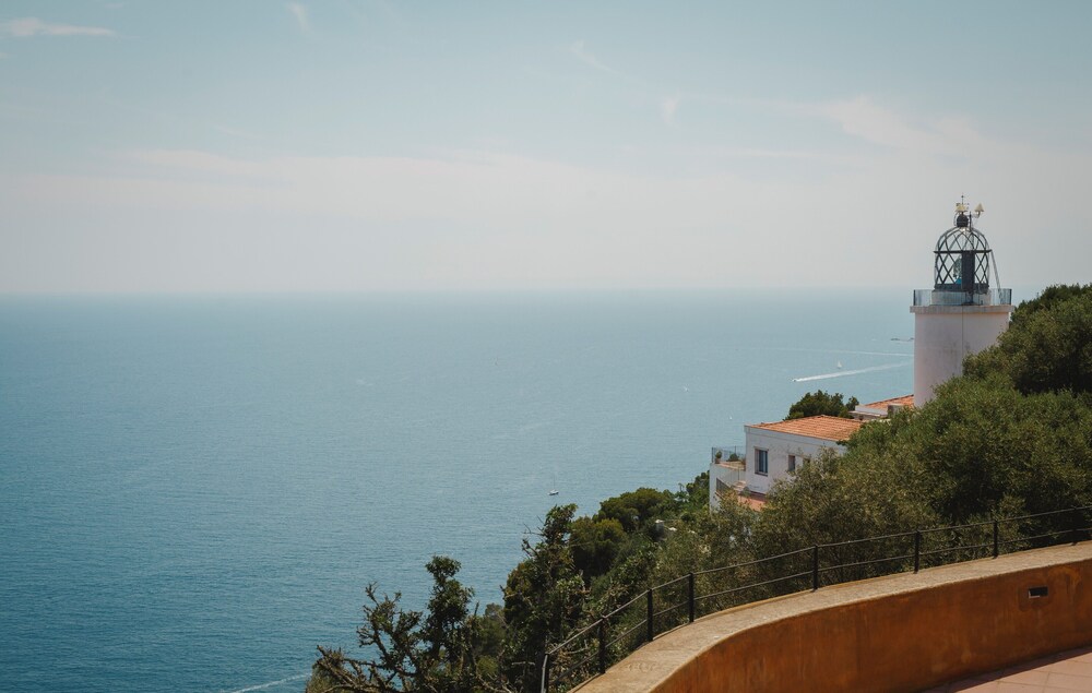 El Far Hotel Restaurant 28/54