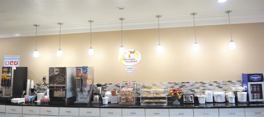Super 8 by Wyndham Galveston 31/37