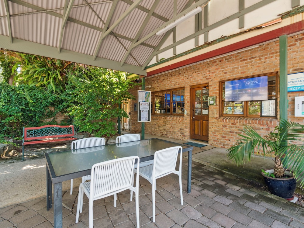 Coachhouse Marina Resort 34/50