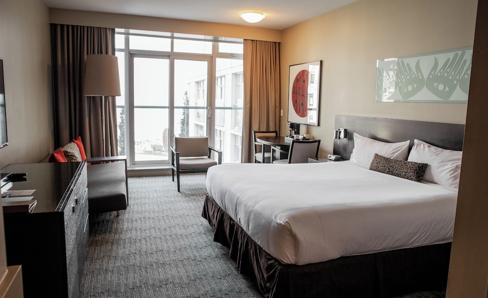 Coastal, King Bed, Balcony