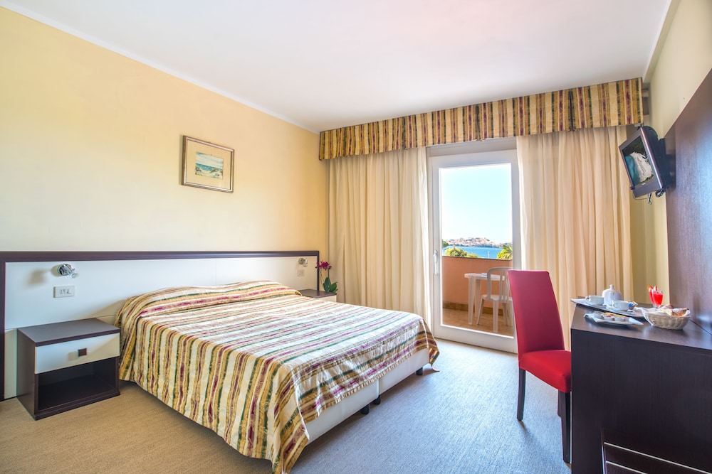 Classic, Triple, 3 Beds, Garden View