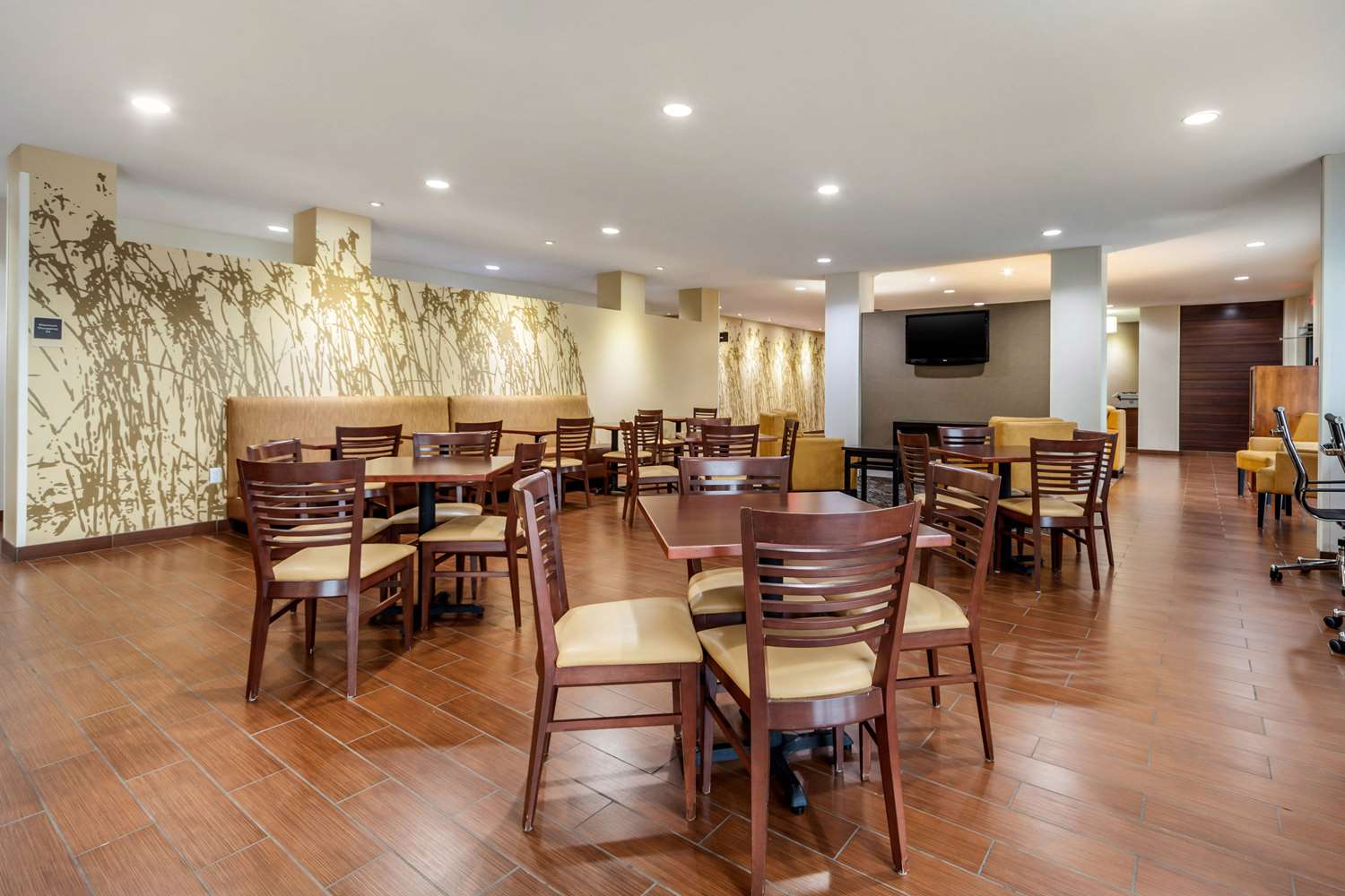 Sleep Inn And Suites Grand Forks Alerus Center 9/13