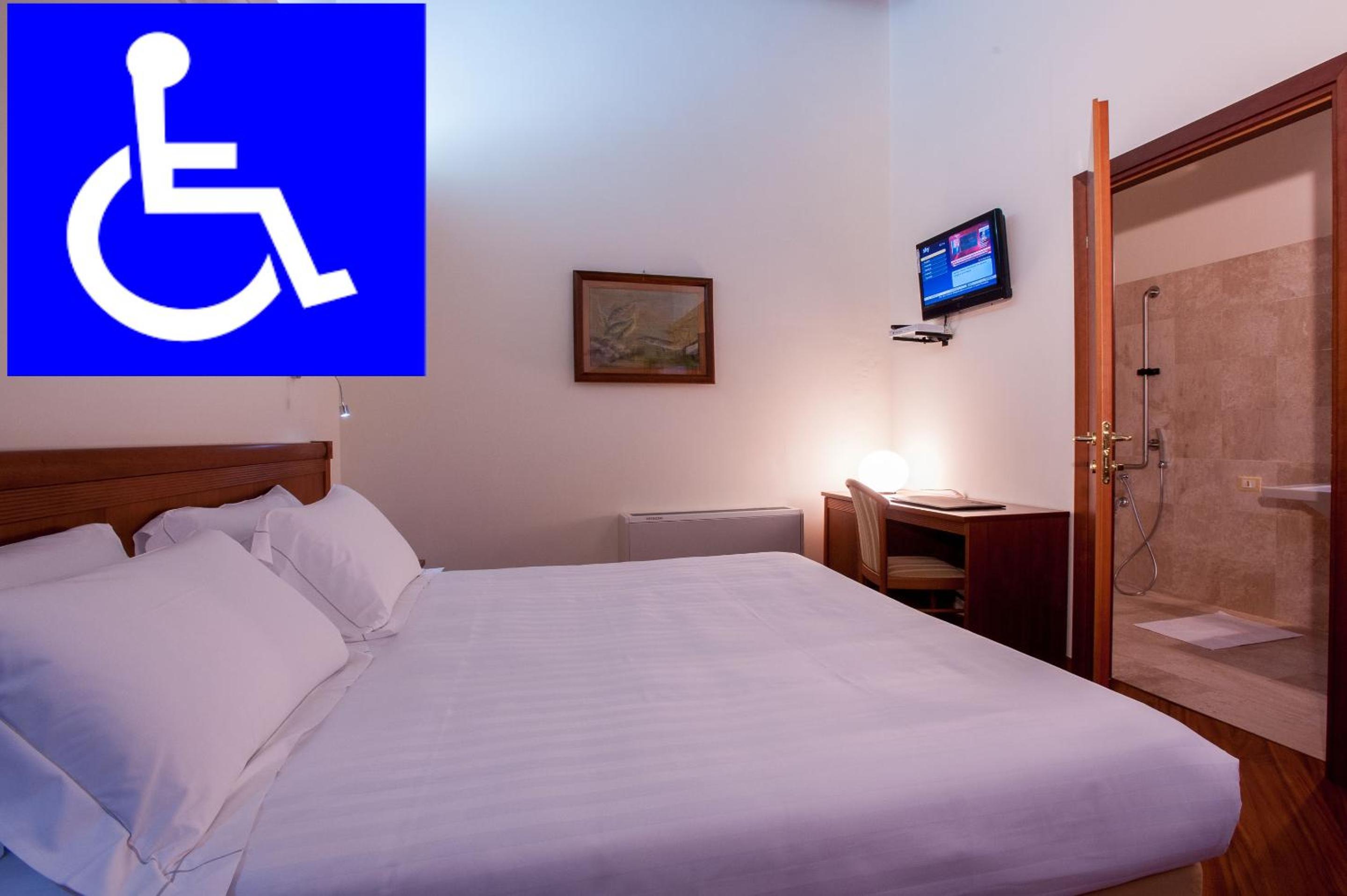 غرفة بسرير مزدوج أو سريرين منفصلين لذوي الإعاقة، Hotel Flora 3/8