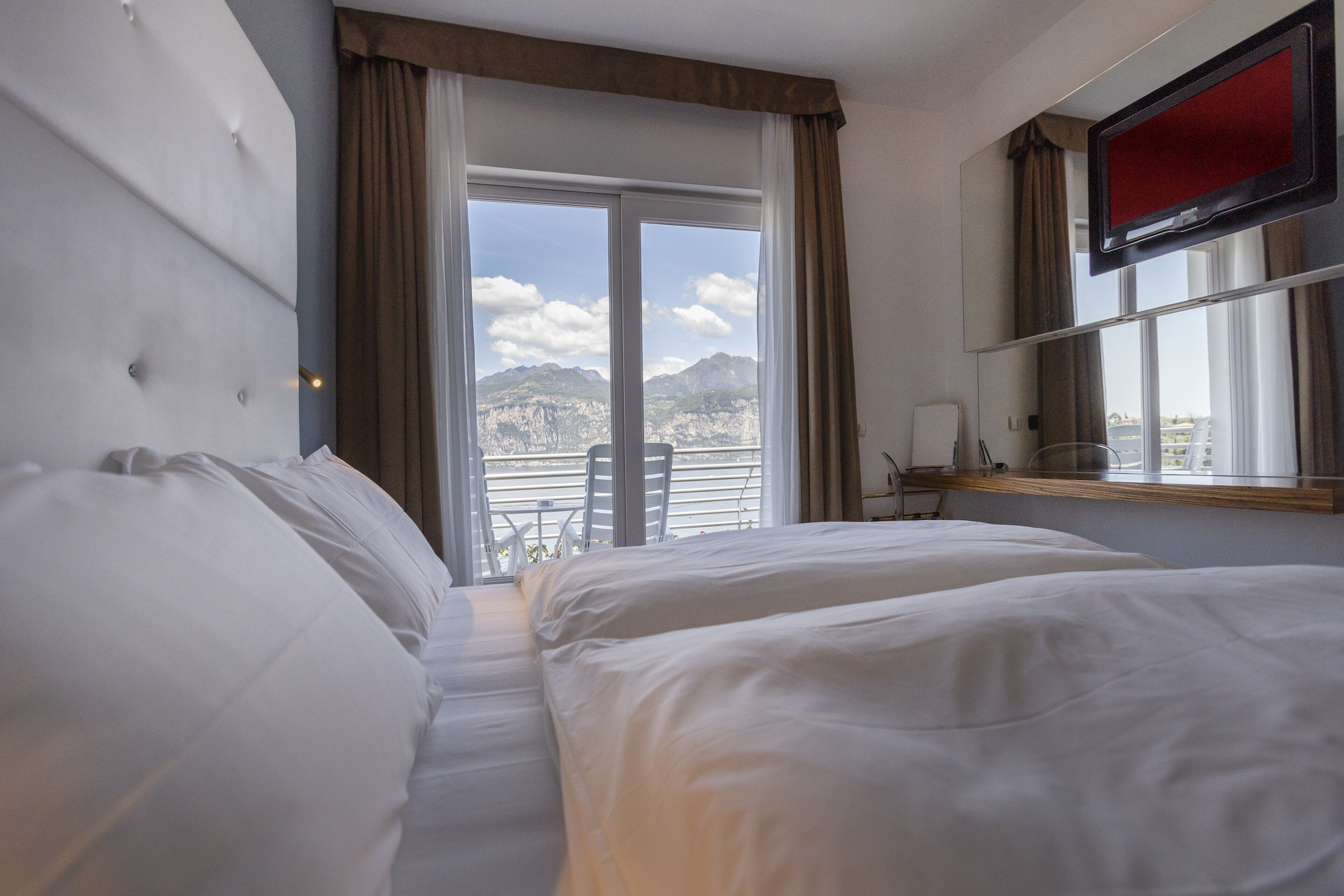 SUPERIOR, DOUBLE BED, LAKE VIEW