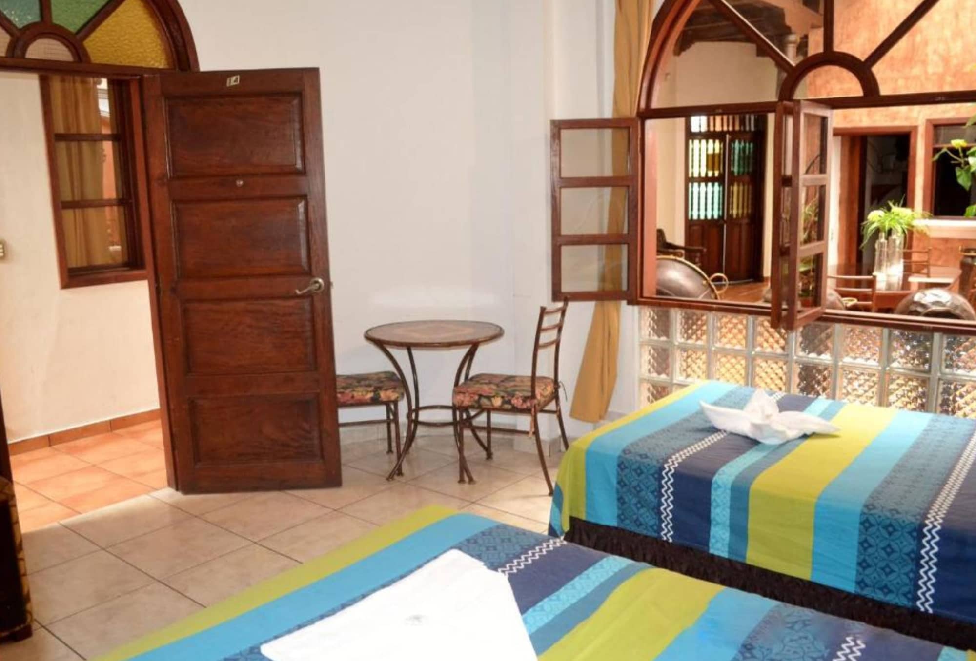ROOM, 2 DOUBLE BEDS