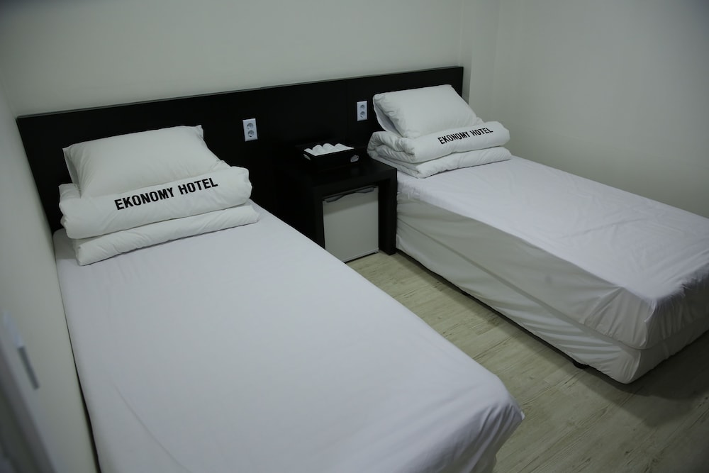Ekonomy Hotel Gumi 12/30