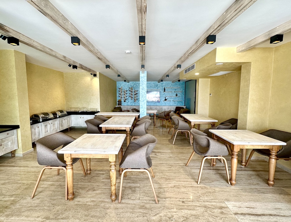 Zeyt Inn Hotel 13/32