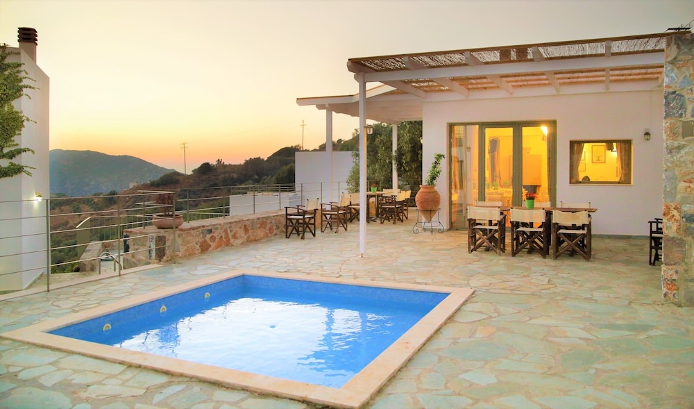 Mourtzanakis Residence 3/60