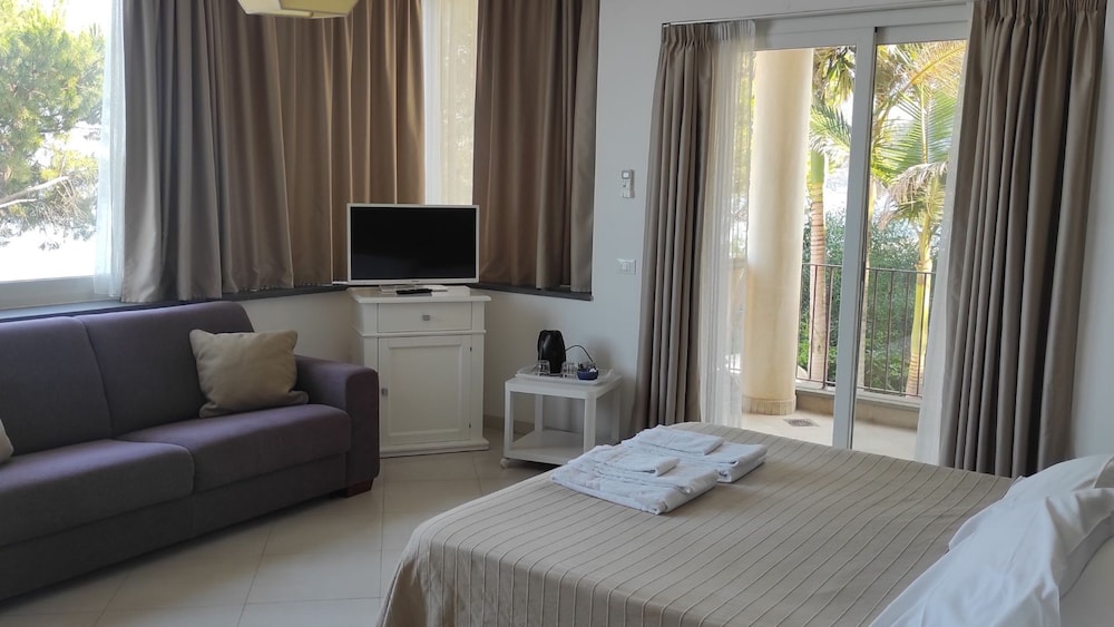 1 Bedroom, Tower, Superior, Studio, Suite, Queen Bed, Sea View
