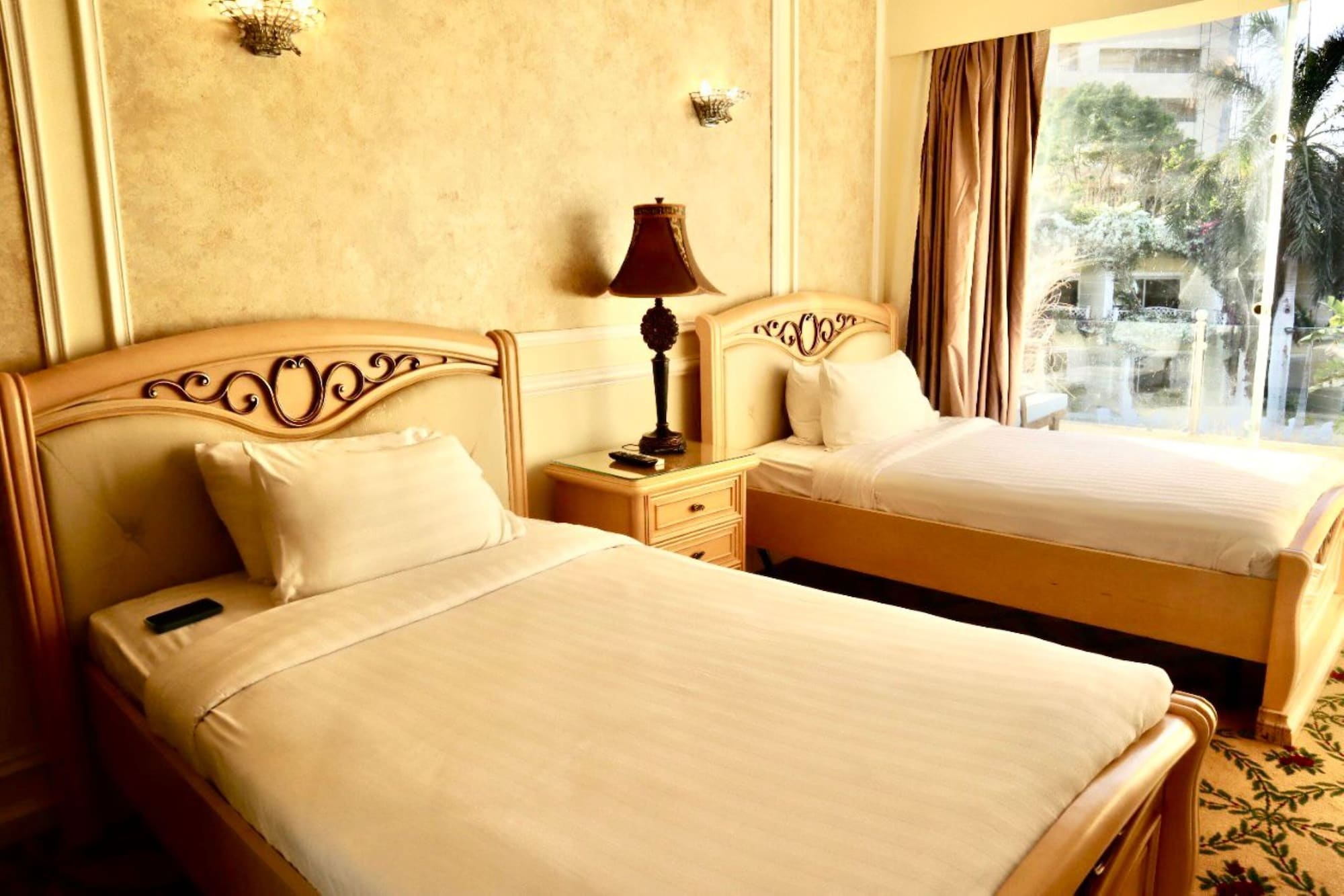Paradise, Family Suite, King and Twin Beds