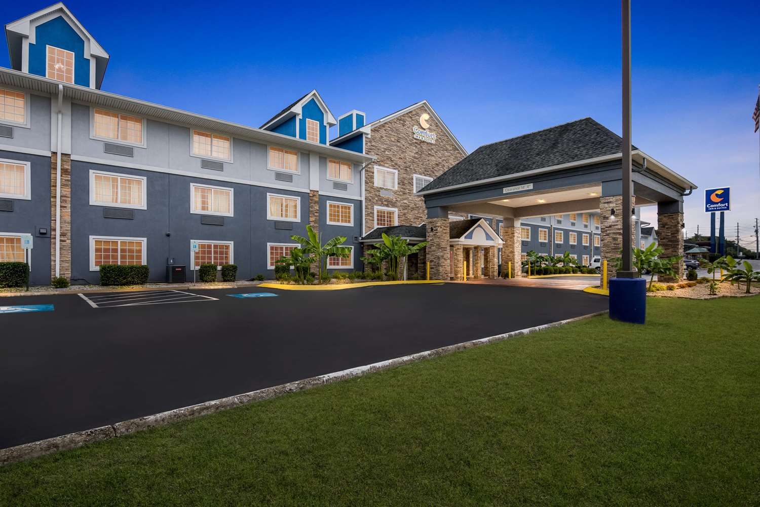 Comfort Inn & Suites Nashville Near Tanger Outlets I-24 Antioch 17/21