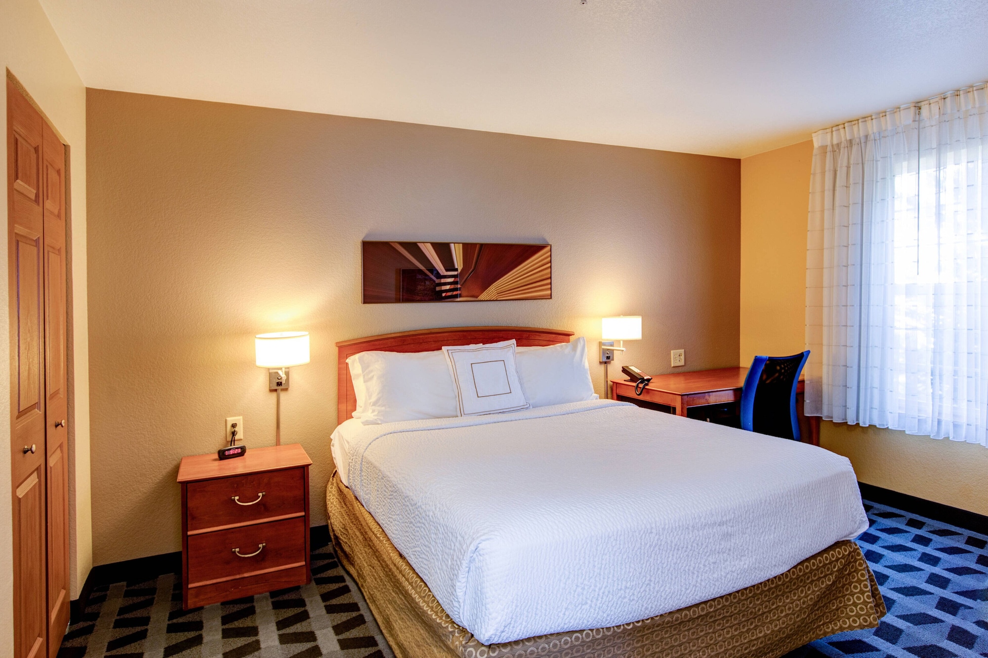 2 BEDROOMS, SUITE