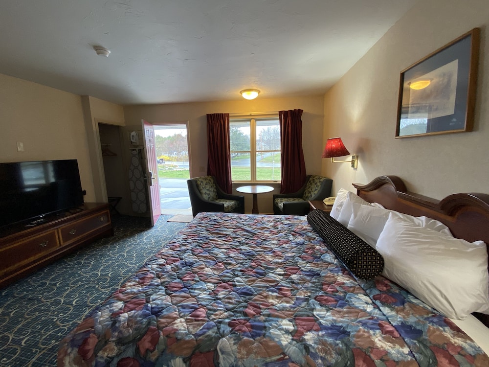 Economy Lodge 682 Main St Sturbridge 9/39