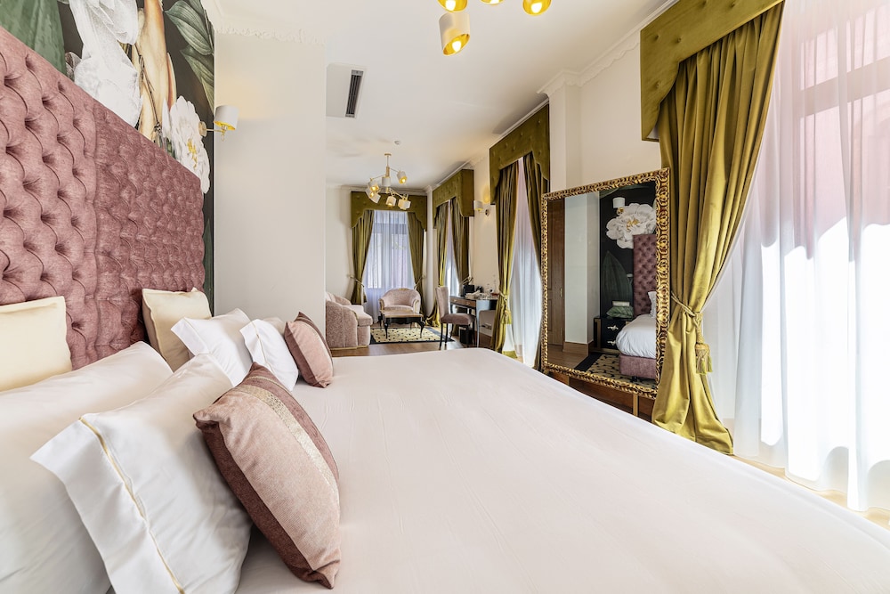 جناح جونيور بسرير كينج مع أريكة