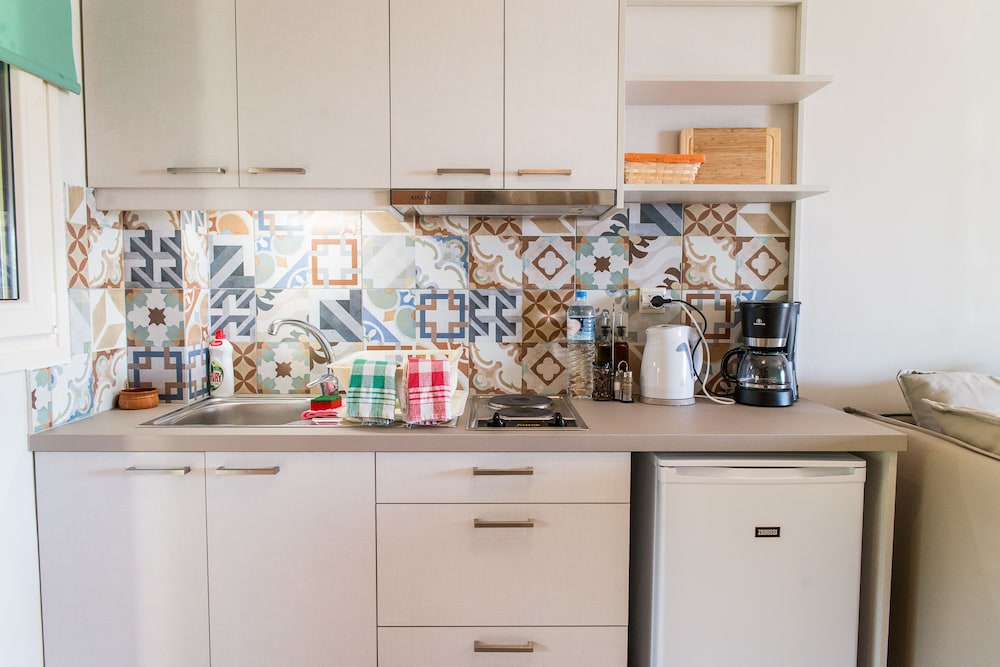 Lemonia Accommodations 4/50