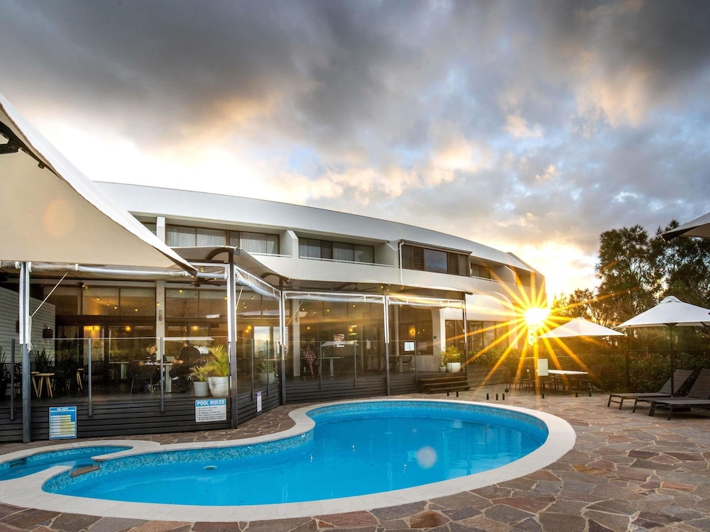 MERCURE CHARLESTOWN 5/50
