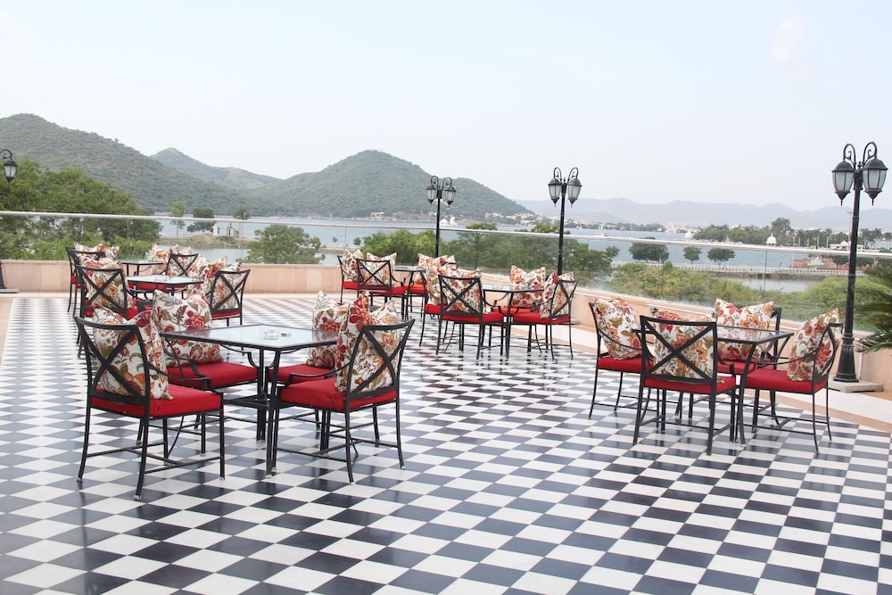 Radisson Blu Udaipur Palace Resort And Spa 68/74
