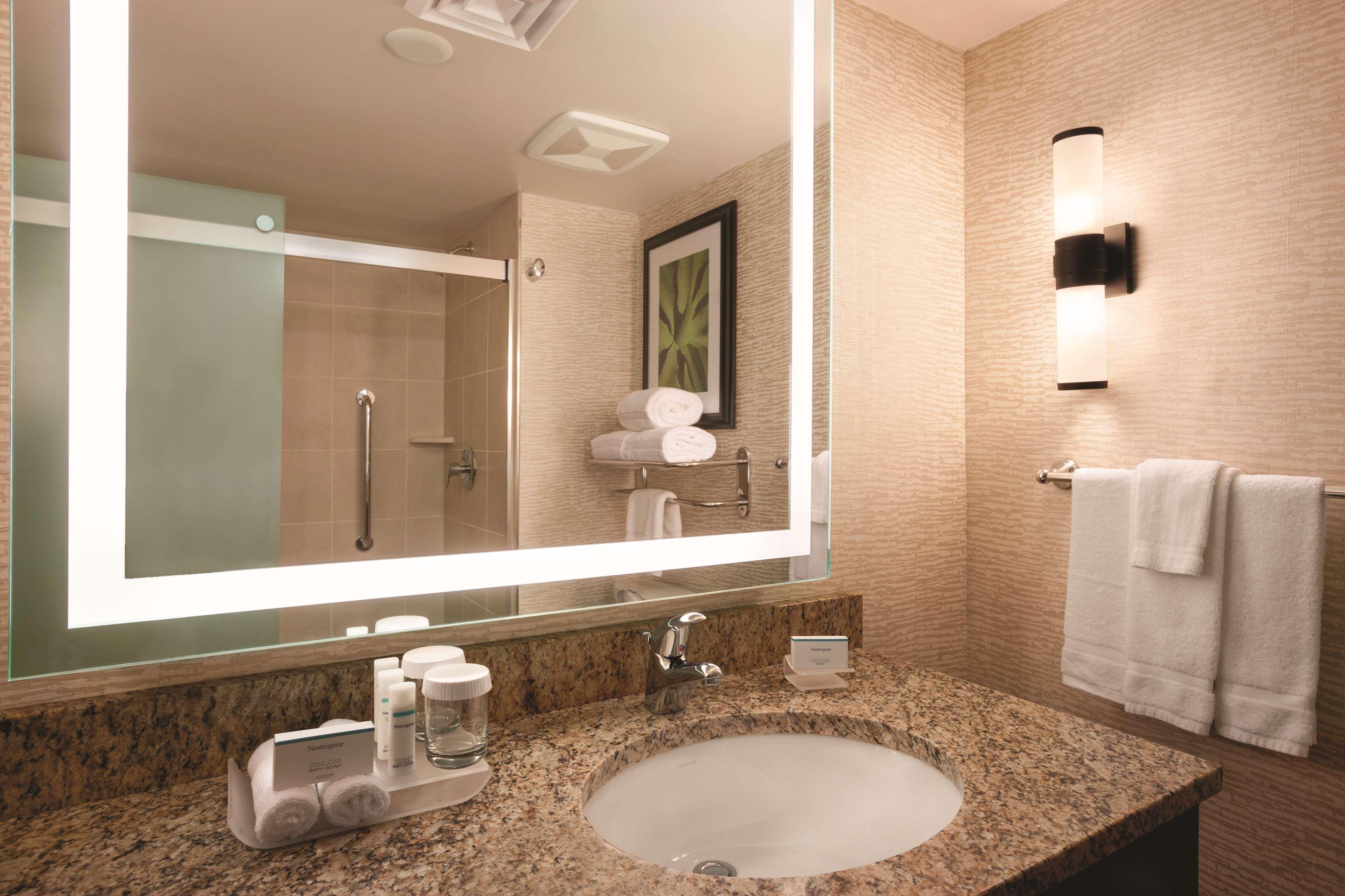 SUITE, KING BED, POOL VIEW, BALCONY, LARGE