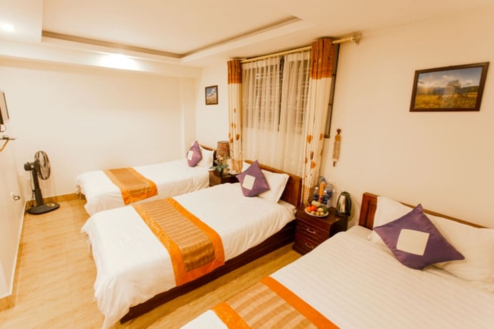 ROOM, TRIPLE