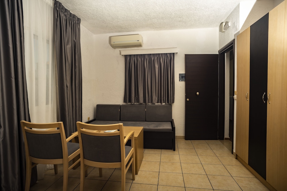 Alikes Suites & Studios 28/50