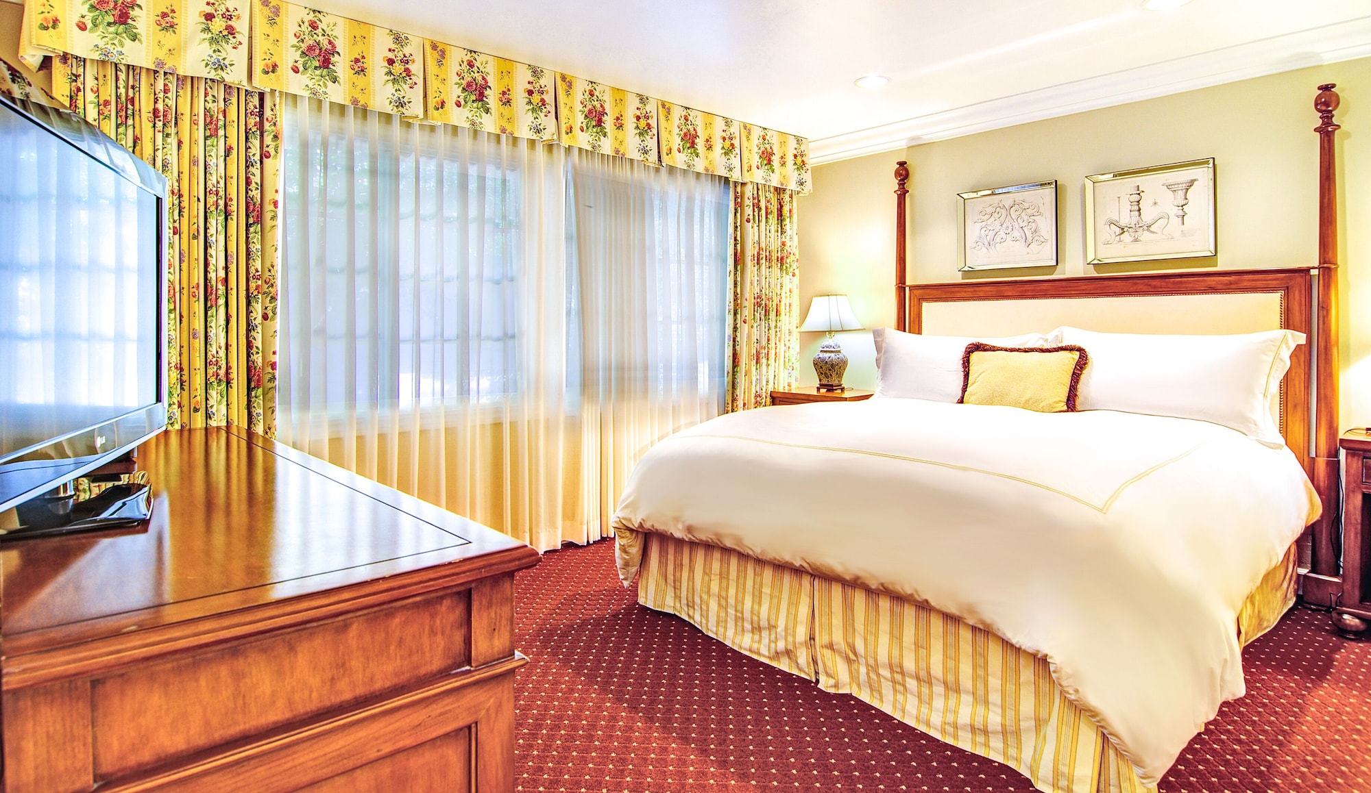 DELUXE, STUDIO, KING BED, SOFA