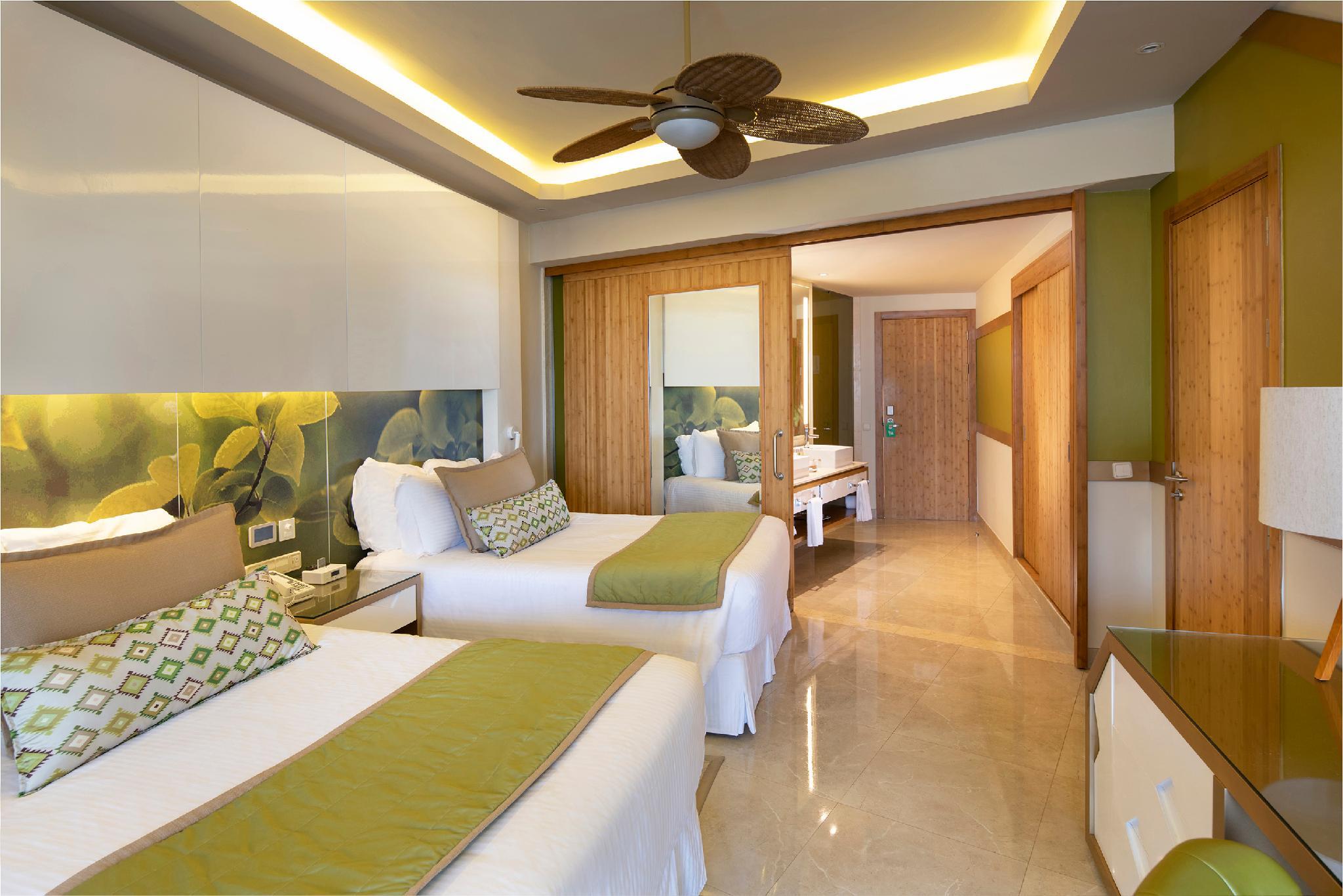 Preferred Club, Swim Out, Junior Suite, Double Bed