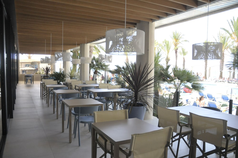 Caprici Beach Hotel & Spa 29/44