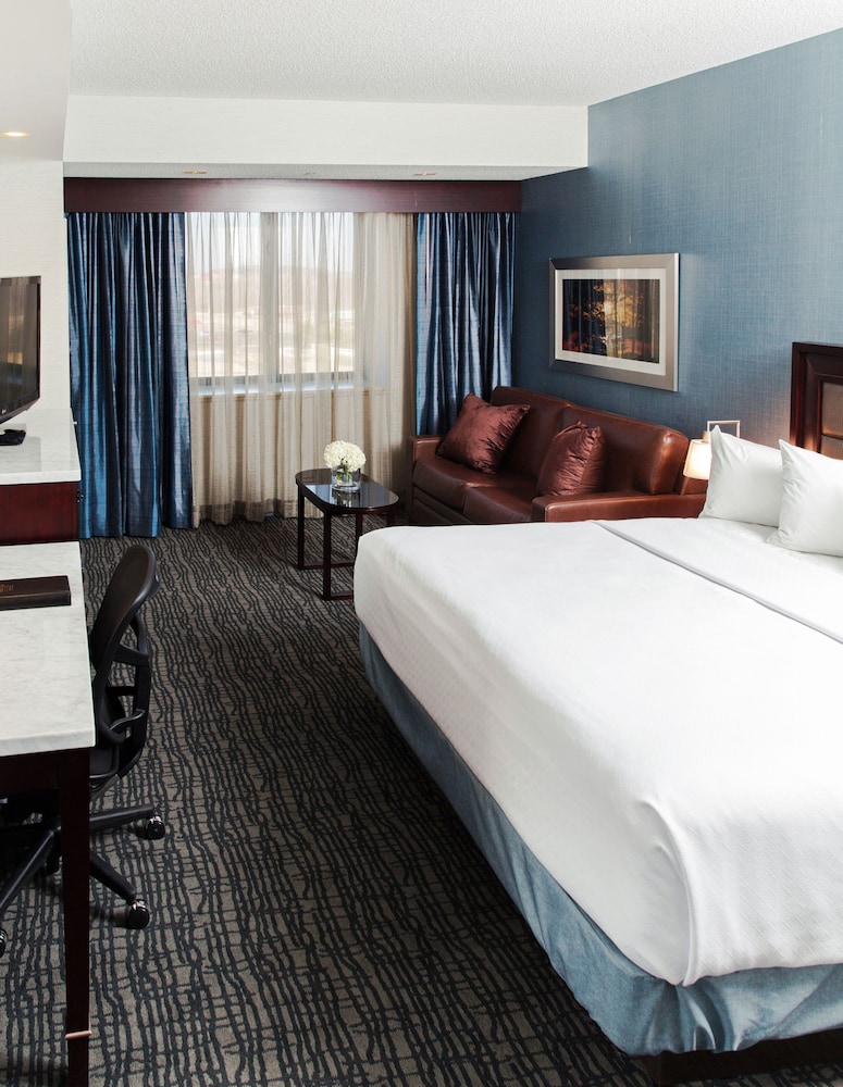 Crowne Plaza Springfield Convention CTR 16/77